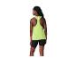 Débardeur de sport femme vert lime et short noir, vue de dos.