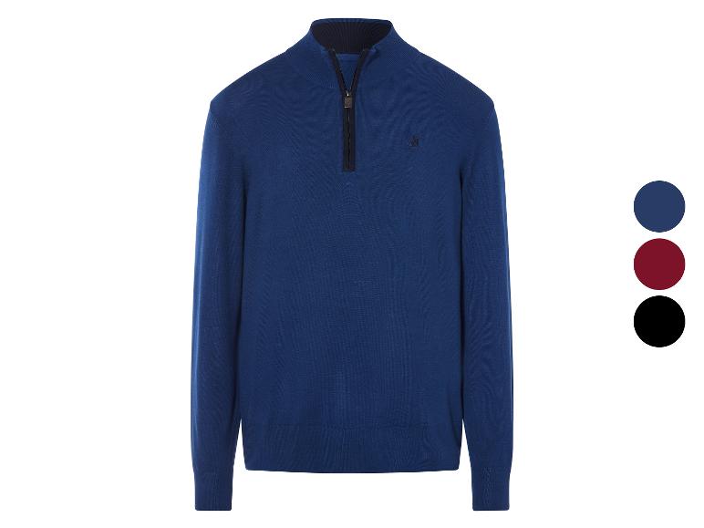 Un pull bleu à fermeture éclair de Lyle & Scott.