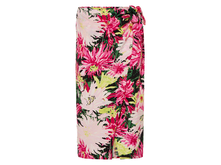 Een lange, roze rok met bloemenprint.