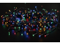 Guirlande lumineuse de Noël colorée sur fond sombre.