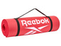 Een rode Reebok yogamat met draagband.