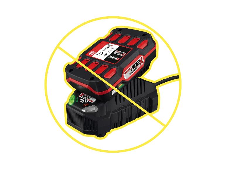 Een Parkside X20 Team batterij en lader met een rode en zwarte behuizing.