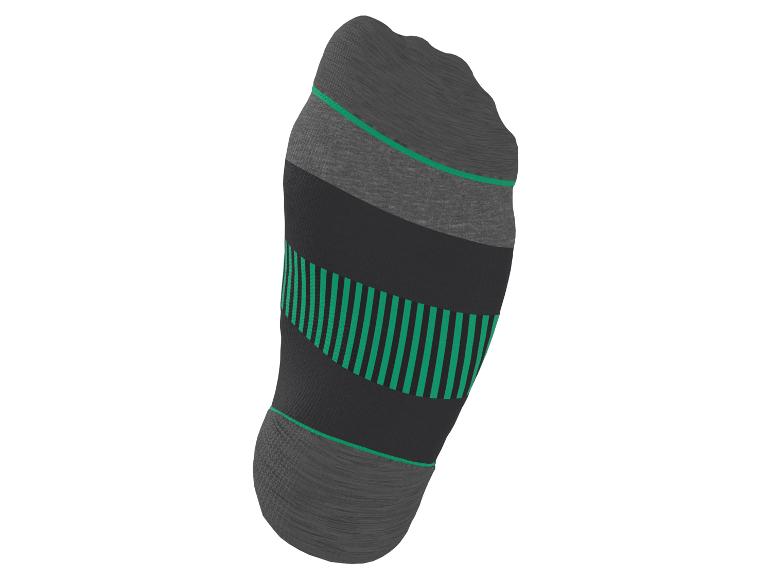 Chaussette gris foncé et noire à rayures vertes