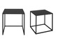 Deux tables basses noires avec structure en métal.