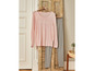 Roze longsleeve met 'focus on the good' tekst en grijze leggings.
