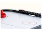 Een tafelhockey spel met scorebord.