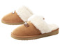 Twee paar bruine pantoffels met witte bontvoering.