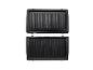 Open tosti-apparaat met zwarte grillplaten.