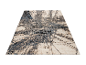 Tapis shaggy beige et gris foncé à motif abstrait d'arbres.