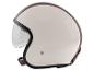 Casque de moto jet crème avec visière transparente et détails rouges.