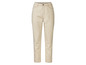 Beige spijkerbroek met contrasterende stiksels.