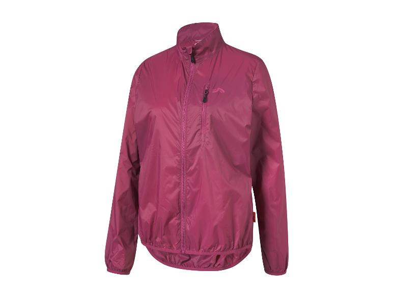 Een roze windjack voor dames.