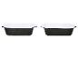 Deux plats de cuisson rectangulaires noirs avec intérieur blanc.