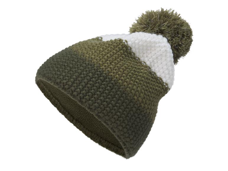 Bonnet vert avec pompon, avec des rayures blanches.