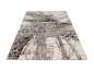 Tapis moderne à motif d'arbres, tons beige et gris.