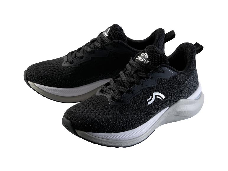 Een paar zwarte sportschoenen met witte en grijze zolen.