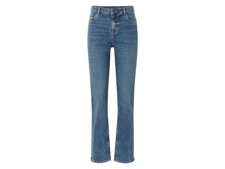 Un jean bleu à jambe droite.