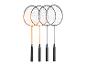 Quatre raquettes de badminton, deux oranges et deux grises, avec des poignées noires.