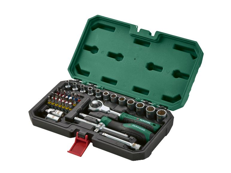 Une boîte à outils verte et noire avec diverses douilles, embouts et cliquets, de la marque PARKSIDE.