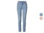 Jean skinny femme en denim bleu clair avec deux options de couleur.