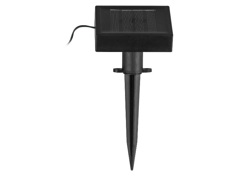 Panneau solaire noir avec piquet de terre et câble