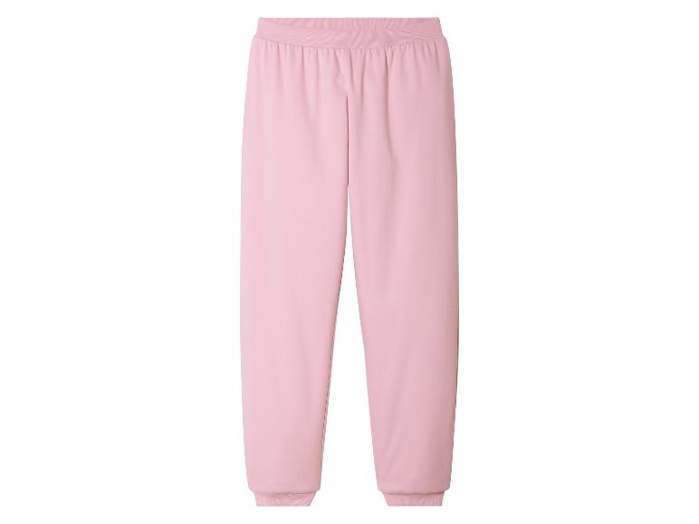 Roze trainingsbroek.