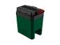 Boîte de rangement verte foncée avec couvercle noir et poignée rouge.