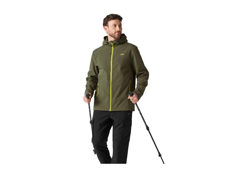 Man in groene softshell jas en zwarte broek met wandelstokken