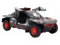 Une voiture de jouet tout-terrain Audi e-tron grise avec des roues rouges.