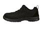 Chaussure de sécurité noire avec lacets verts et tige en maille texturée.