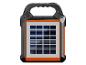 Lanterne solaire portable avec panneau solaire et poignée de transport, noire et orange.