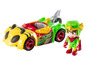 Une voiture de jouet jaune avec un pilote vert et rouge et un motif d'abeille.