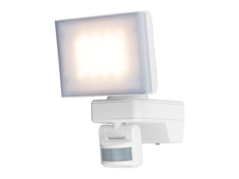 Lampe extérieure blanche avec détecteur de mouvement.