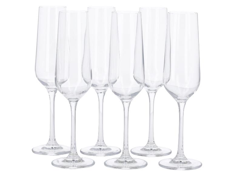 Lot de six flûtes à champagne transparentes à pied long.