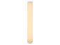Lampadaire cylindrique à lumière chaude sur fond blanc