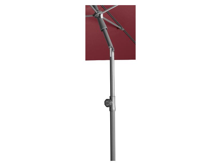 Een rode parasol met een grijs frame en een Lumino-merk.