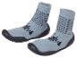 Chaussettes bébé avec semelle en caoutchouc, rayures bleues et motif ville.
