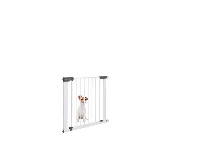 Barrière de sécurité pour animaux avec petit chien.