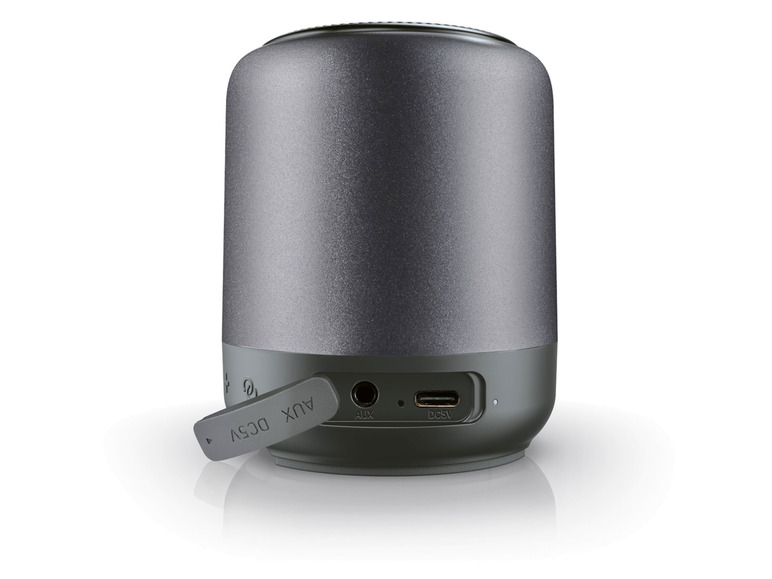 Een donkergrijze draadloze luidspreker met een aux-ingang en een micro-usb-poort.