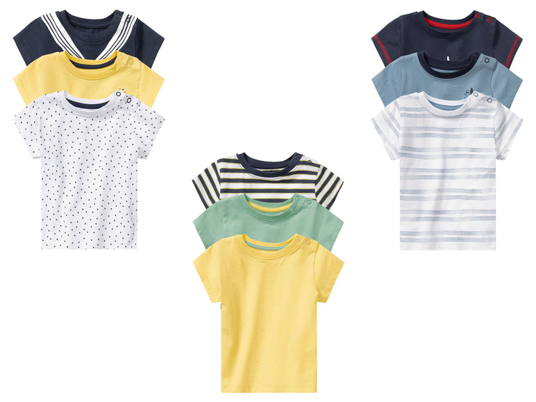 Un ensemble de t-shirts pour bébés avec différentes couleurs et motifs.