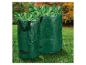 Deux sacs de jardin verts, remplis de feuilles, posés sur l'herbe.