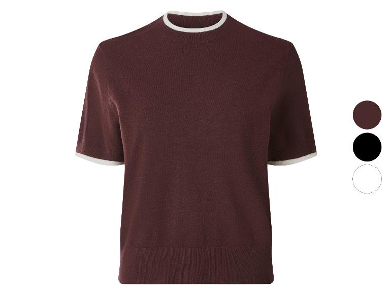 Bordeauxrood gebreid T-shirt met korte mouwen en ronde hals met witte bies.