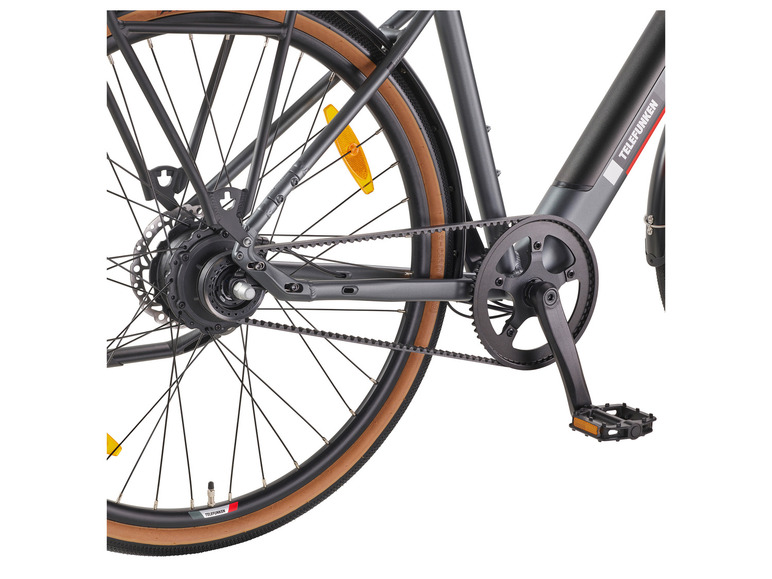 Roue arrière d'un vélo Telefunken avec transmission par courroie.