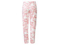 Zwarte broek met een roze marmerpatroon.