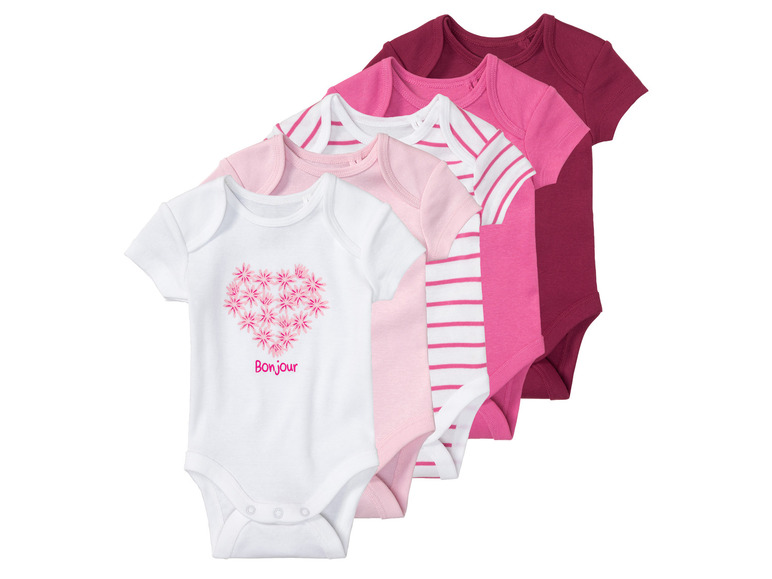 Un ensemble de bodys bébé en blanc, rose et rouge à rayures