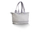 Een grijze canvas tote bag met twee handvatten.