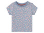 Een baby t-shirt met roze bloemenprint.