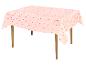Nappe rose à motifs de fraises sur une table en bois