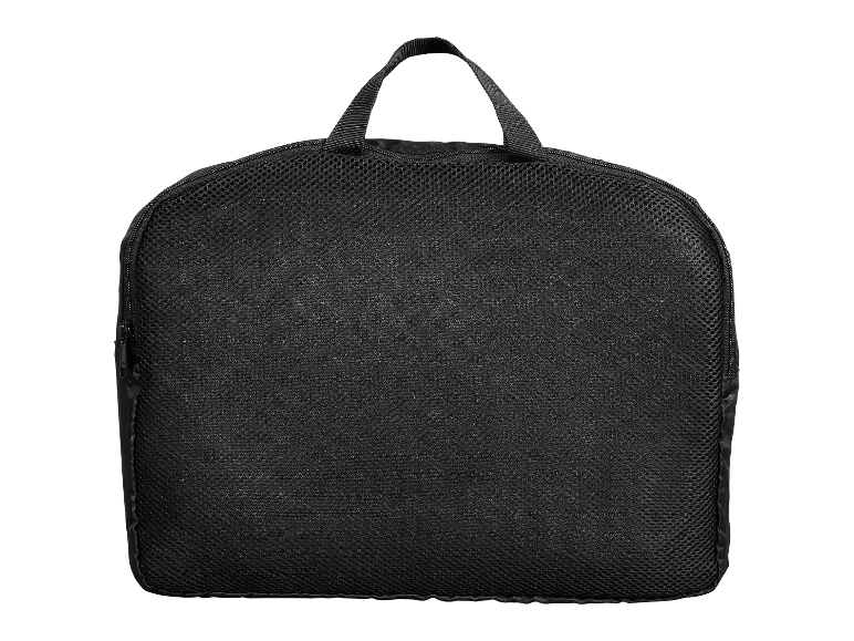 Sac noir en maille avec poignée supérieure.