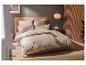 Une chambre douillette avec un lit en bois, une housse de couette à carreaux et une lanterne suspendue.
